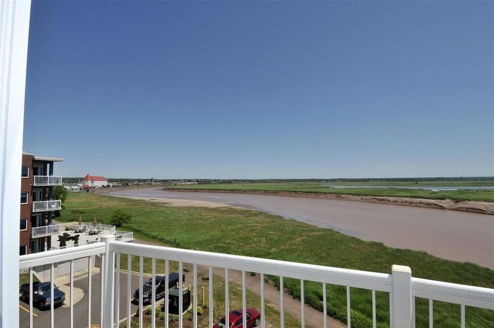 Premiere Suites Moncton Buitenkant foto