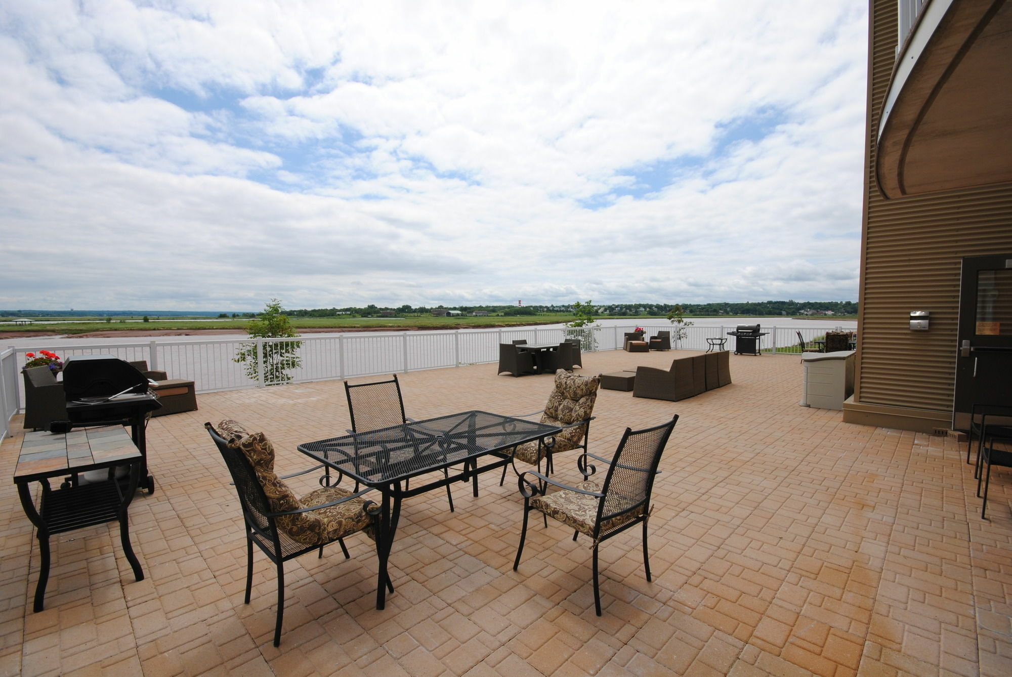Premiere Suites Moncton Buitenkant foto